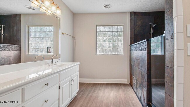 Building Photo - 104 Colony Harbour Rd