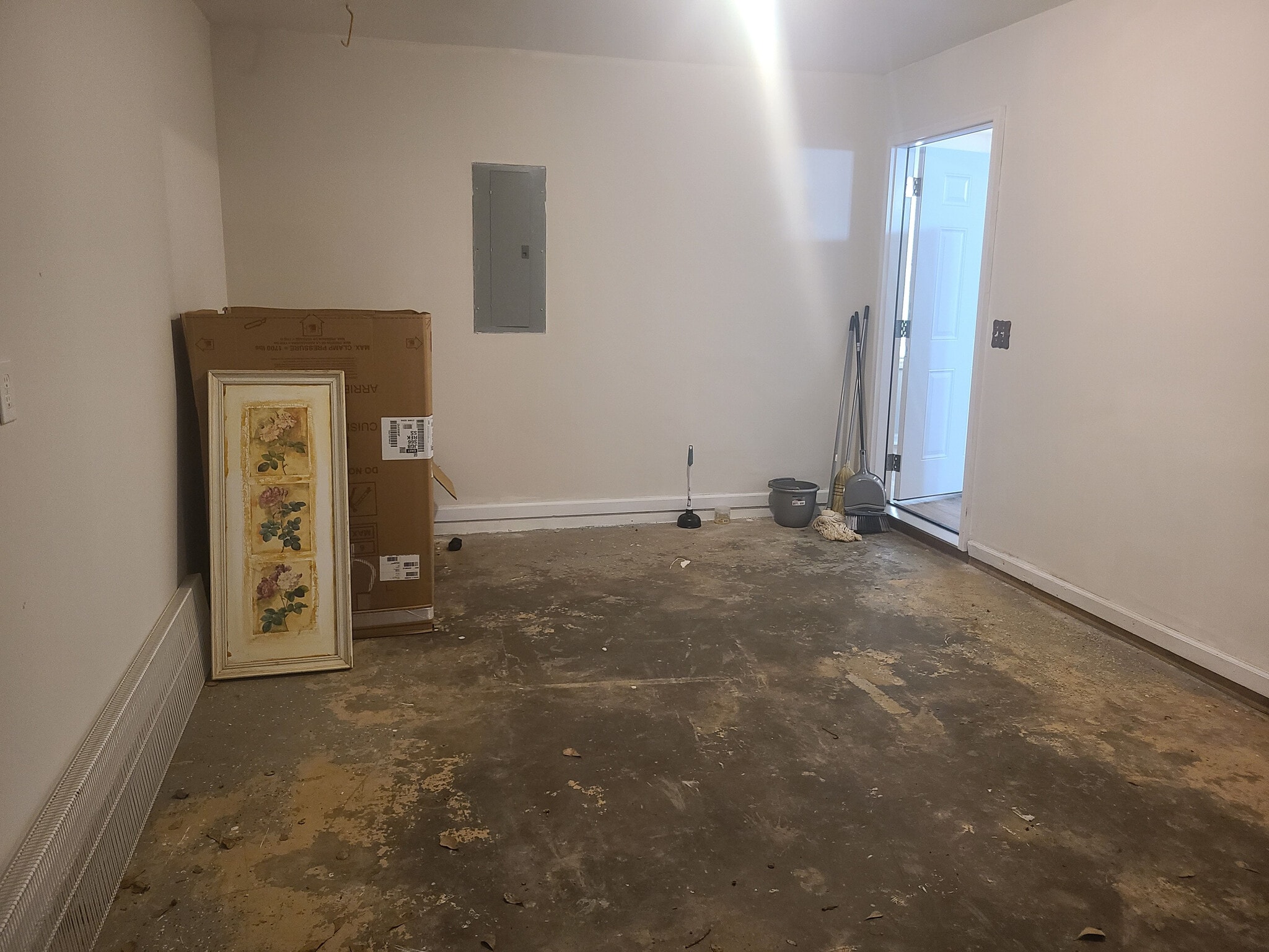 Building Photo - Room in House on Navajo Trail