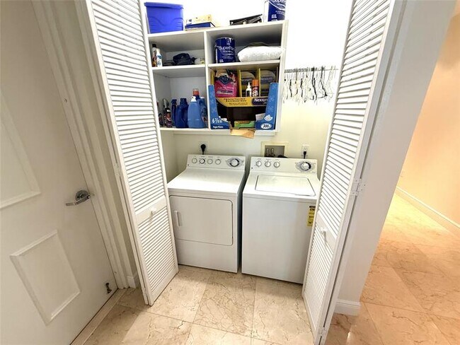 Building Photo - 3210 NE 5th St