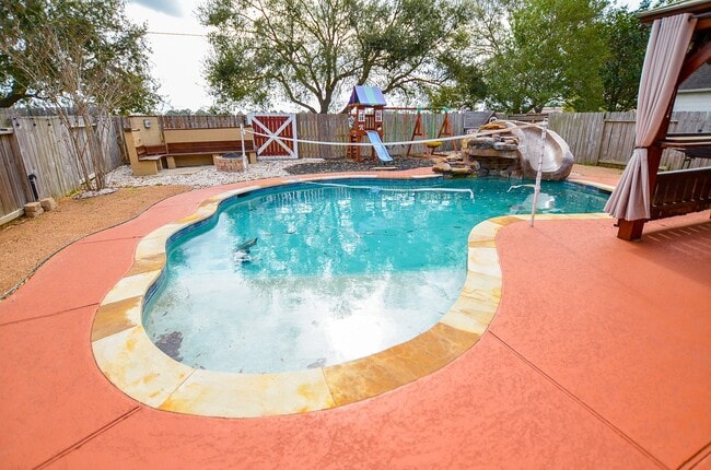 Building Photo - 2811 Willow Fork Dr