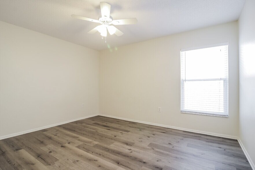 Building Photo - 3137 Holland Dr