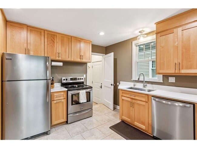 Building Photo - 3040 Hampshire Ave S