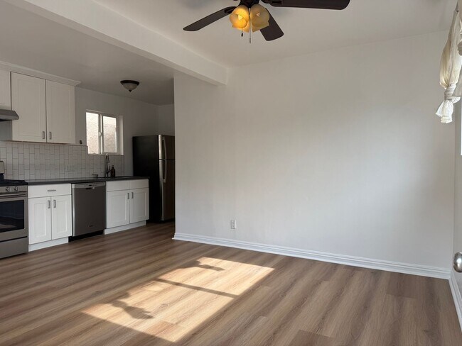 Building Photo - 241 N Ave 49