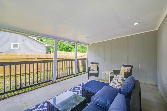 Building Photo - 541 Circle Dr