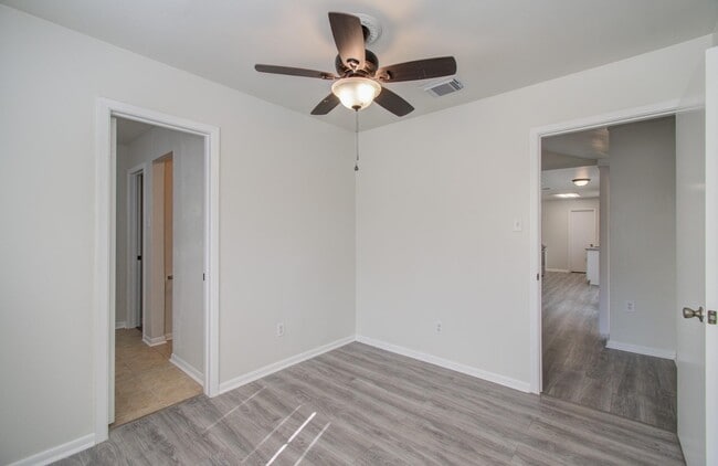 Building Photo - 15611 La Casa Ln
