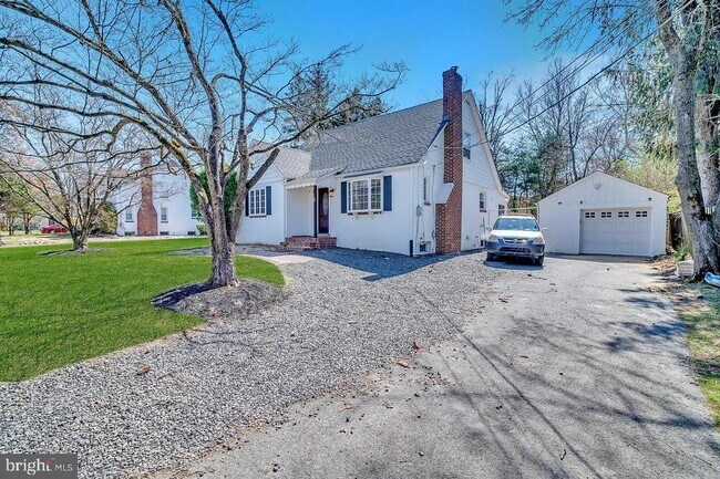 Building Photo - 32 Cranbury Rd