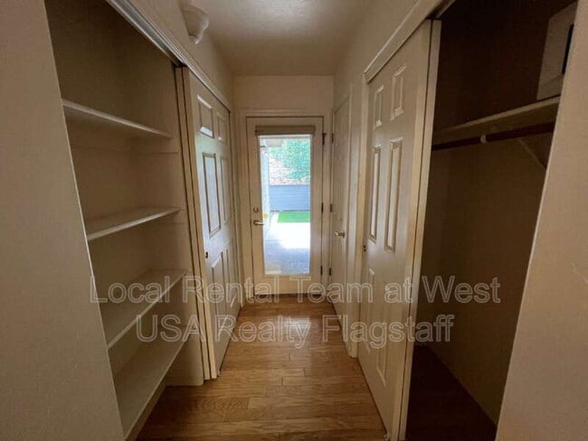 Building Photo - 6087 E Mountain Oaks Dr