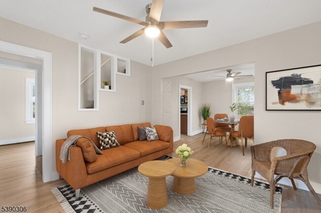 Building Photo - 400 Main St