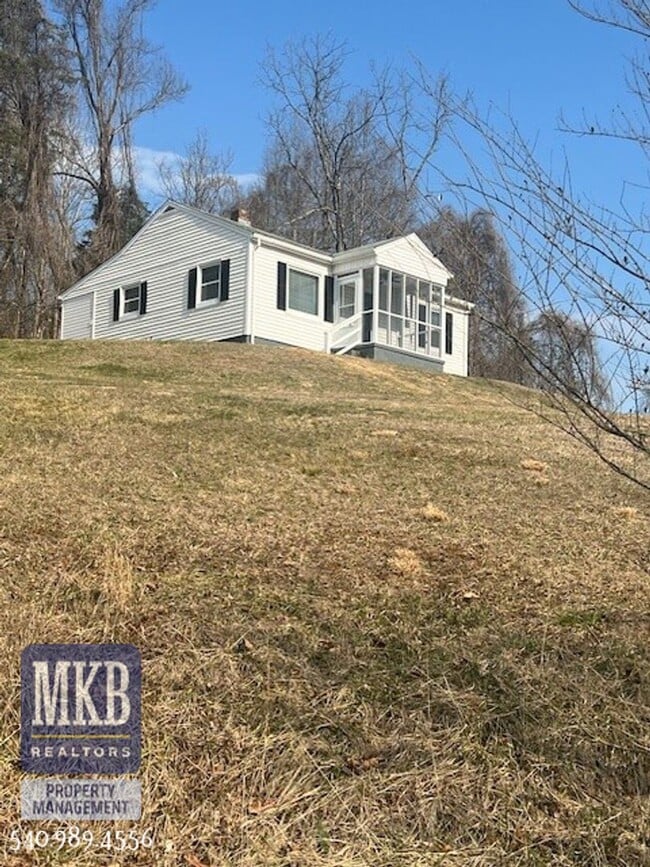 Building Photo - 6221 Shady Acres Dr