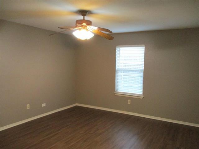 Building Photo - 912 Shell Ct