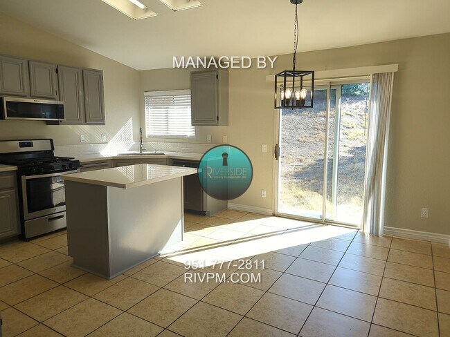 Building Photo - Cul-de-sac home on a large lot in Moreno V...