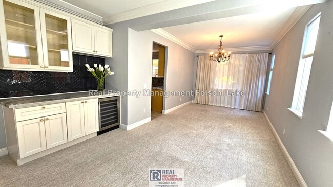 Building Photo - 5 Bedroom Carmichael Home + Large Bonus Room | 3-Car Garage & RV/Boat Parking