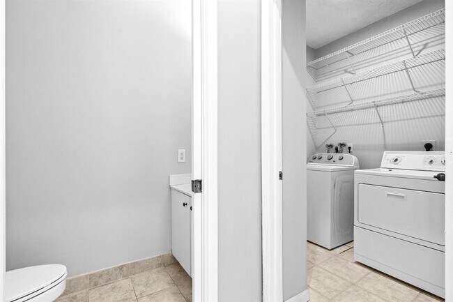 Building Photo - 4319 Greenbriar Ln