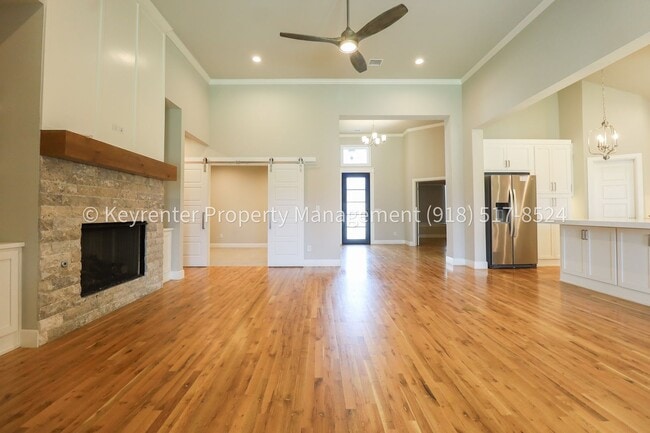 Building Photo - COMING SOON! Marvelous and Modern 3 Bed/ 3.5 Bath Home in South Broken Arrow!