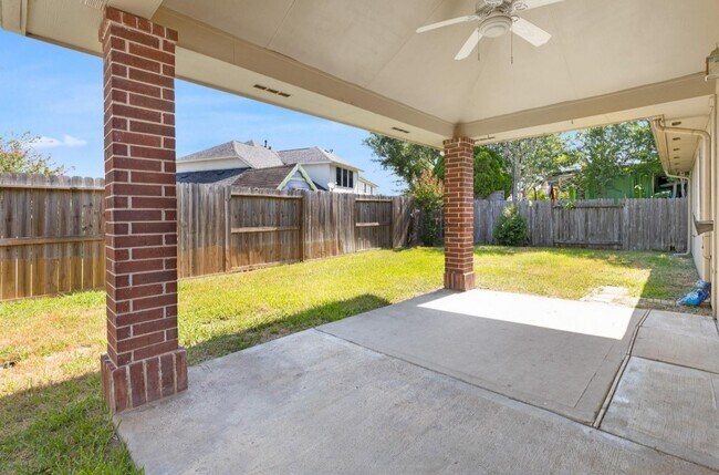 Building Photo - 21812 Whispering Forest Dr