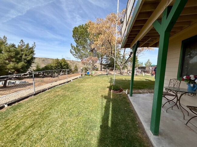 Building Photo - 4-BEDROOM 3-Bathroom FURNISHED Peaceful Country Living