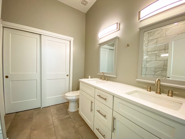 Building Photo - 844 Tijeras Ave NW