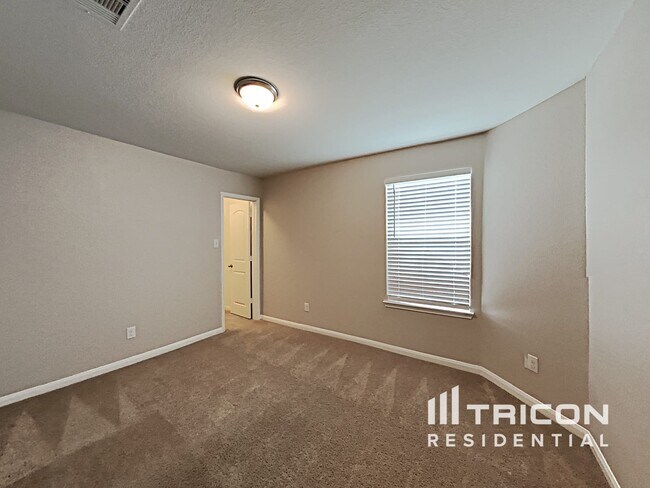 Building Photo - 10930 Hillside Creek Dr