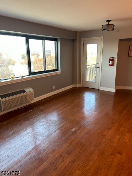 Building Photo - 60 Parkway Dr