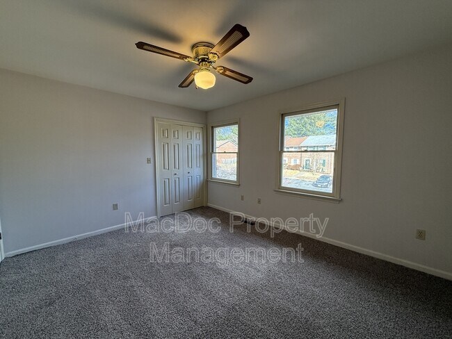 Building Photo - 169 Farrell Ln