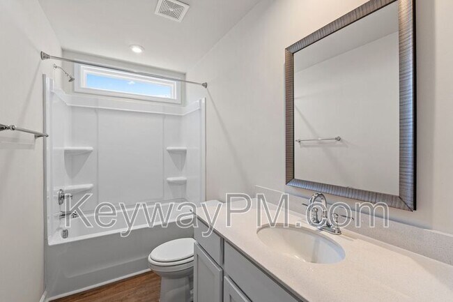 Building Photo - 651 Manitou Cir