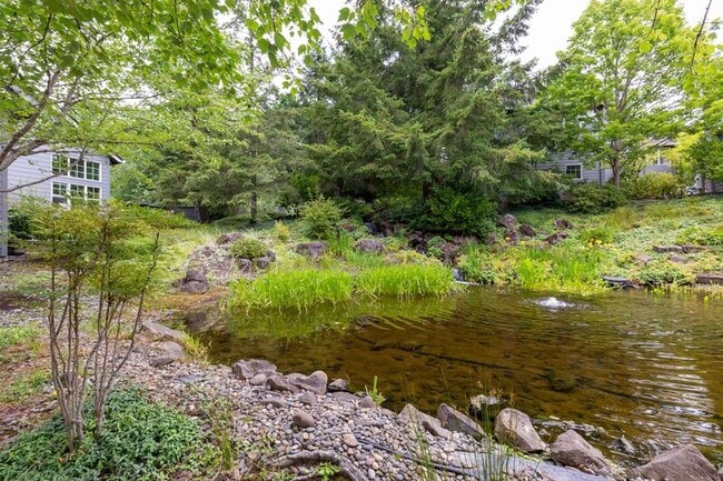 Building Photo - 9729 NW Miller Hill Dr