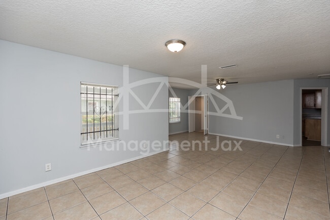 Building Photo - 1610 W 33rd St