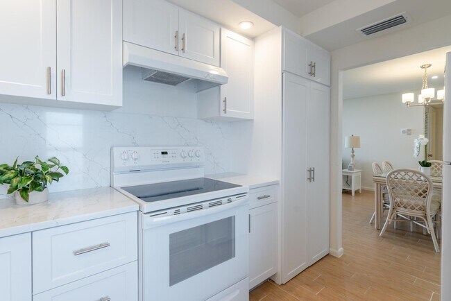 Building Photo - 225 S Beach Rd