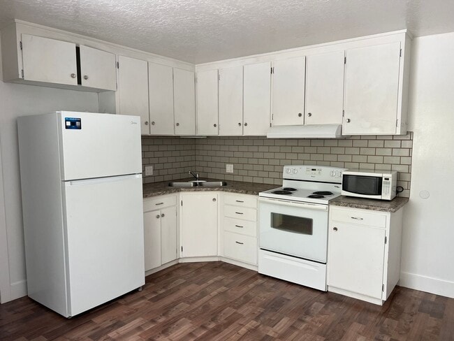 Building Photo - 1030 N 250 W