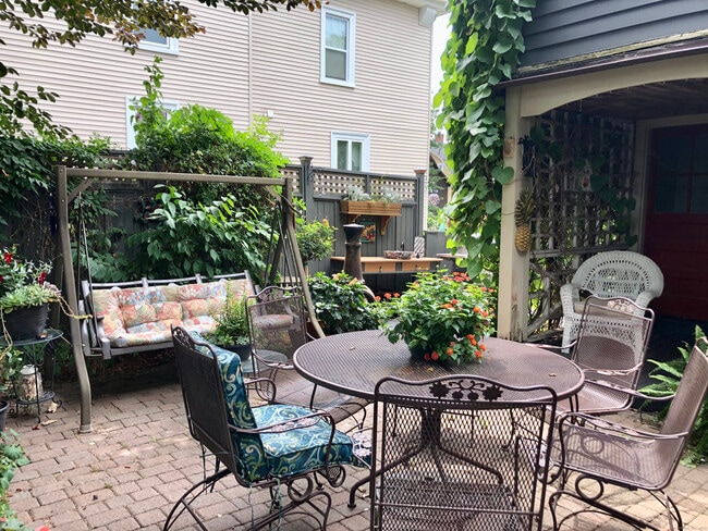 Building Photo - 57 Vine St