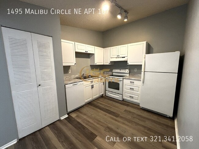 Building Photo - 1495 Malibu Cir NE