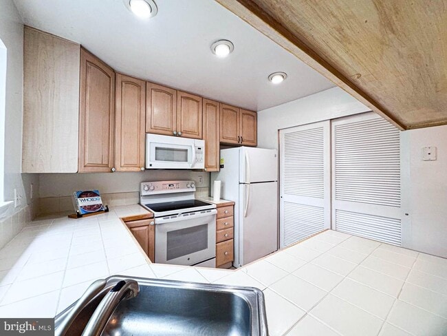Building Photo - 2604 S Arlington Mill Dr