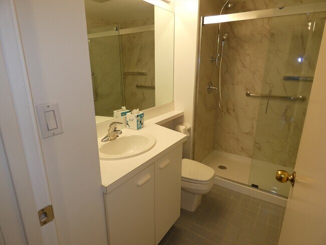 Building Photo - 380 Place Ln