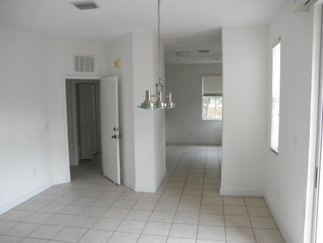 Building Photo - 2147 Shoma Dr