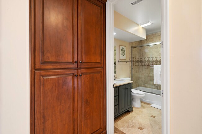 Building Photo - 15935 Archwood Ln