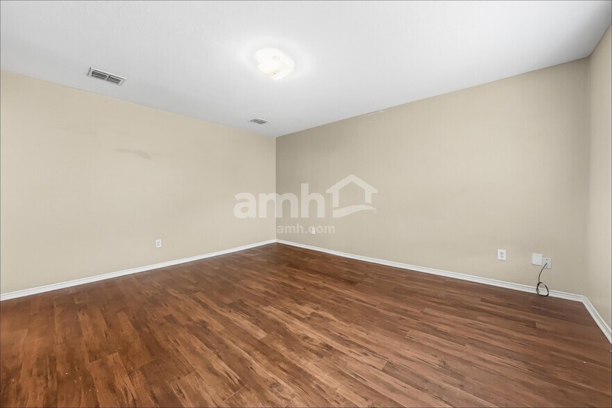 Building Photo - 1120 Boxwood Dr