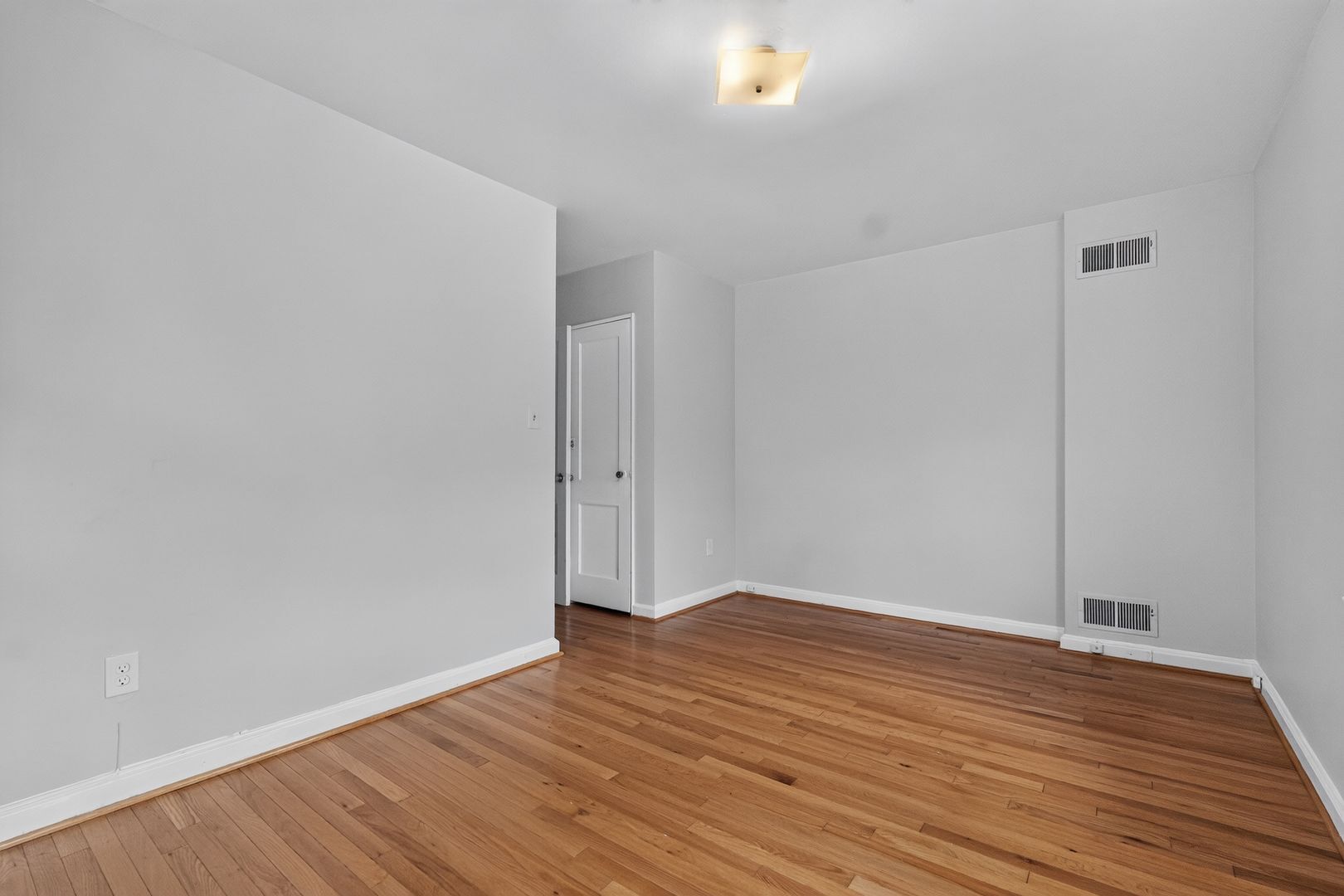 Building Photo - 5551 Chillum Pl NE