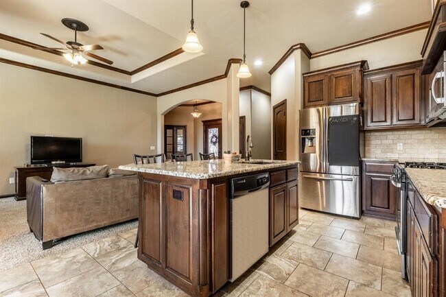 Building Photo - 542 W Chickasaw Ct Way