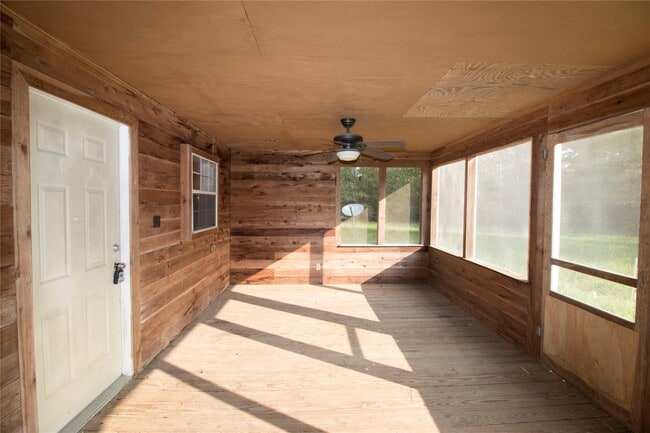 Building Photo - 20 White Oak Dr