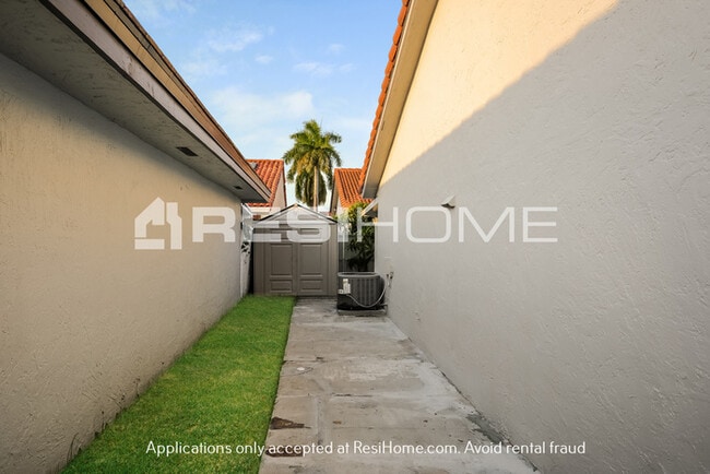 Building Photo - 8905 NW 114th Terrace