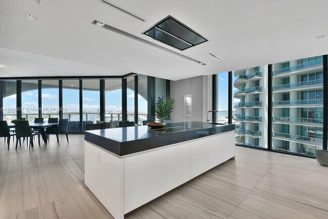 Building Photo - 1000 Biscayne Blvd