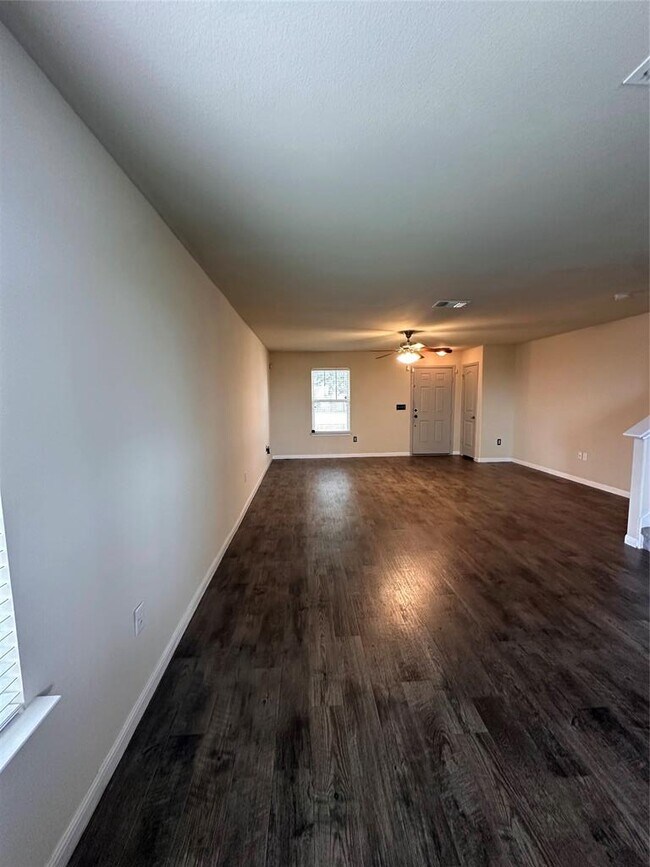 Building Photo - 207 Liard River Rd