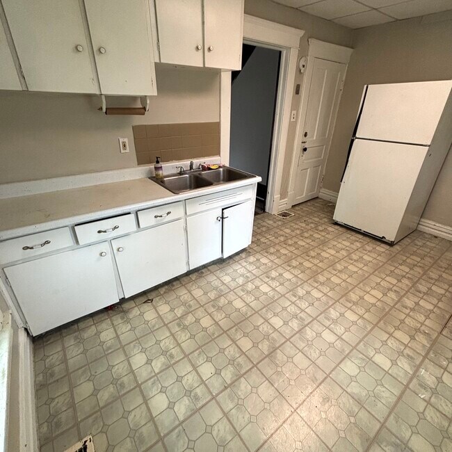 Building Photo - 219 N Magnolia Ave