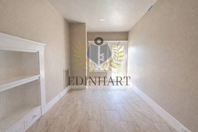 Building Photo - 1105 N College Ave