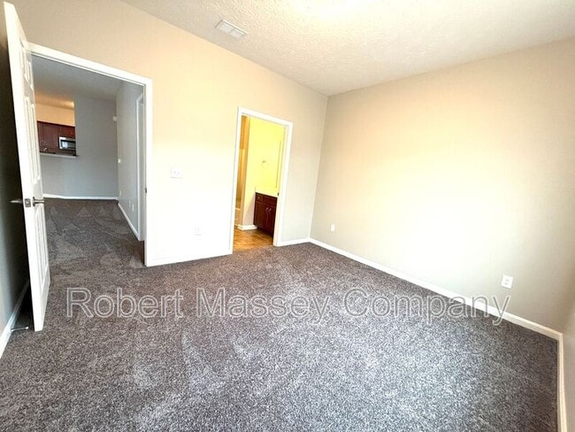 Building Photo - 9400 Clubview Dr