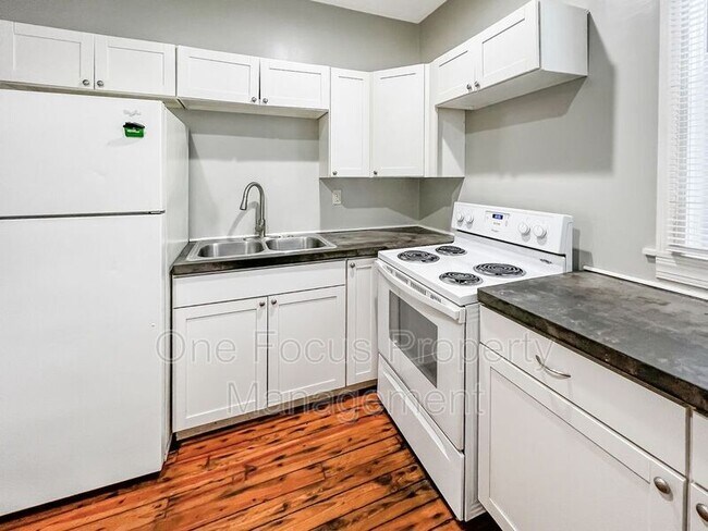 Building Photo - 688 1st Ave