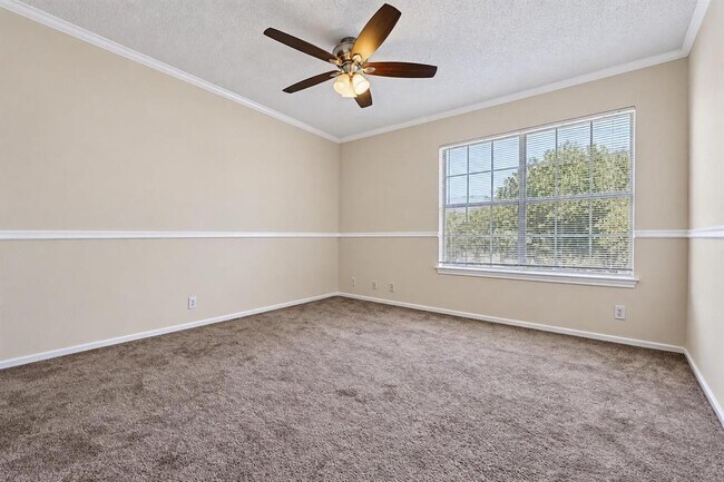 Building Photo - 2616 Oakwood Glen Dr