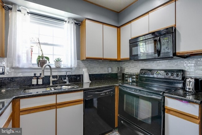 Building Photo - 8329 Founders Woods Way