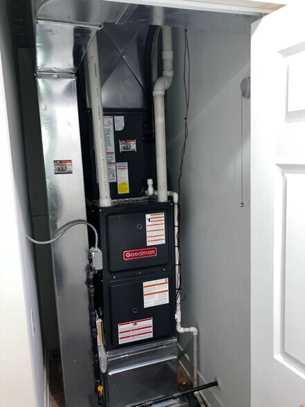 Building Photo - 6634 S Minerva Ave