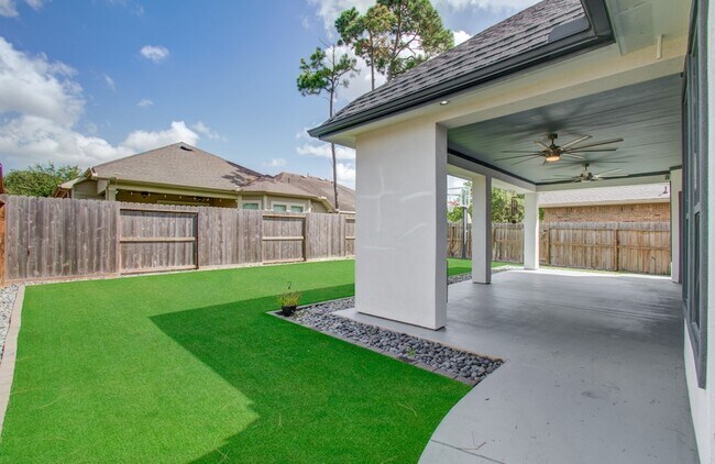 Building Photo - 12935 Northpointe Bend Dr